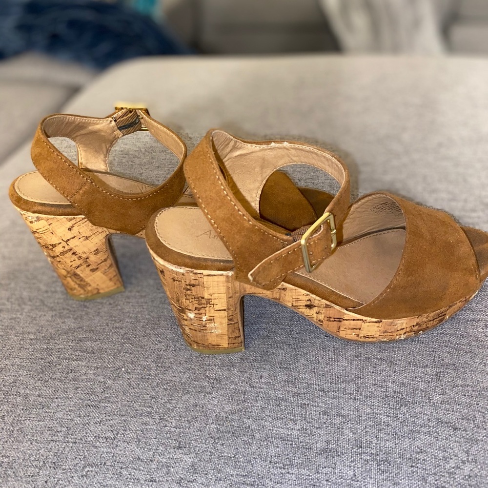 American Eagle Brown Suede Cork Sandals sz 6 1/2